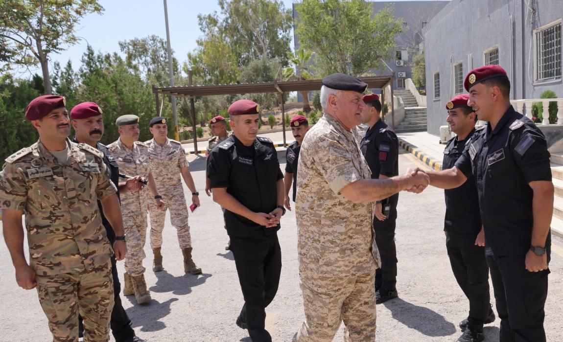 الحنيطي: مستمرون بتطوير وتحديث تشكيلات الجيش العربي لرفع الجاهزية