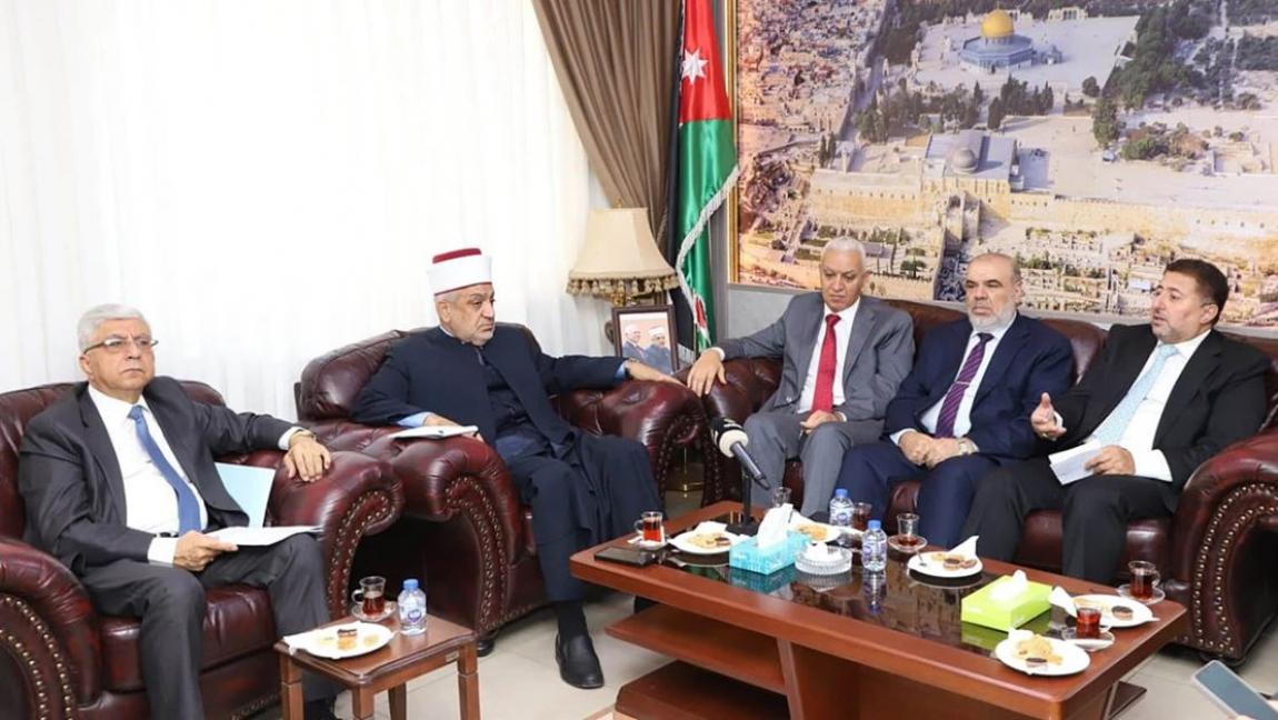 الخلايلة: استثناء تعيينات حراس المسجد الأقصى من هيئة الخدمة