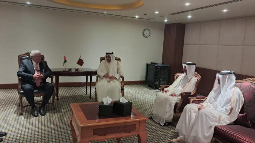 القطامين يلتقي نظيره القطري في القاهرة