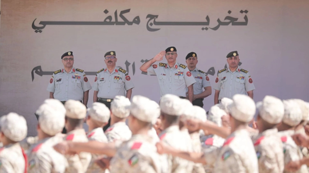 رئيس هيئة الأركان يرعى تخريج الدفعة الثانية من مكلفي خدمة العلم