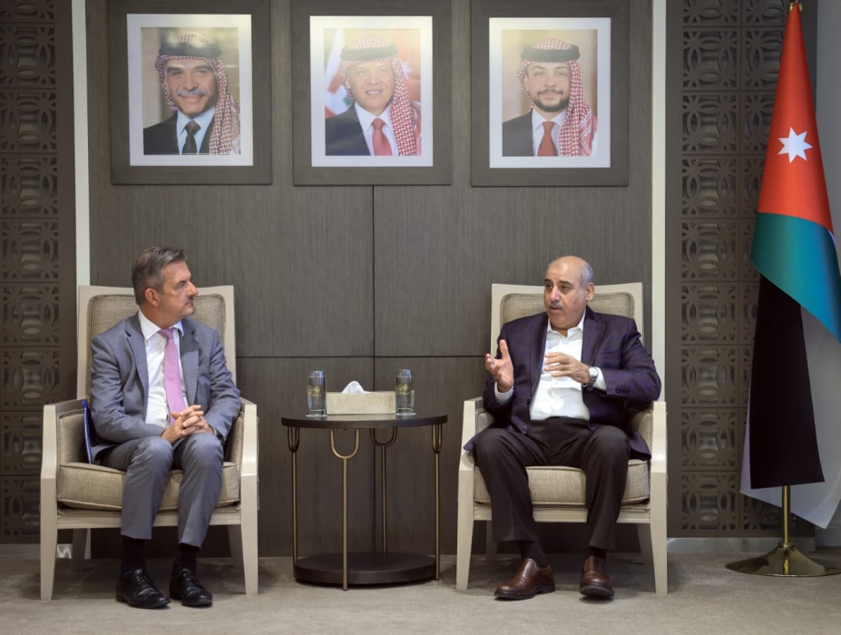 رئيس مجلس النواب يلتقي رئيس وأعضاء جمعية الصداقة البرلمانية الفرنسية الأردنية