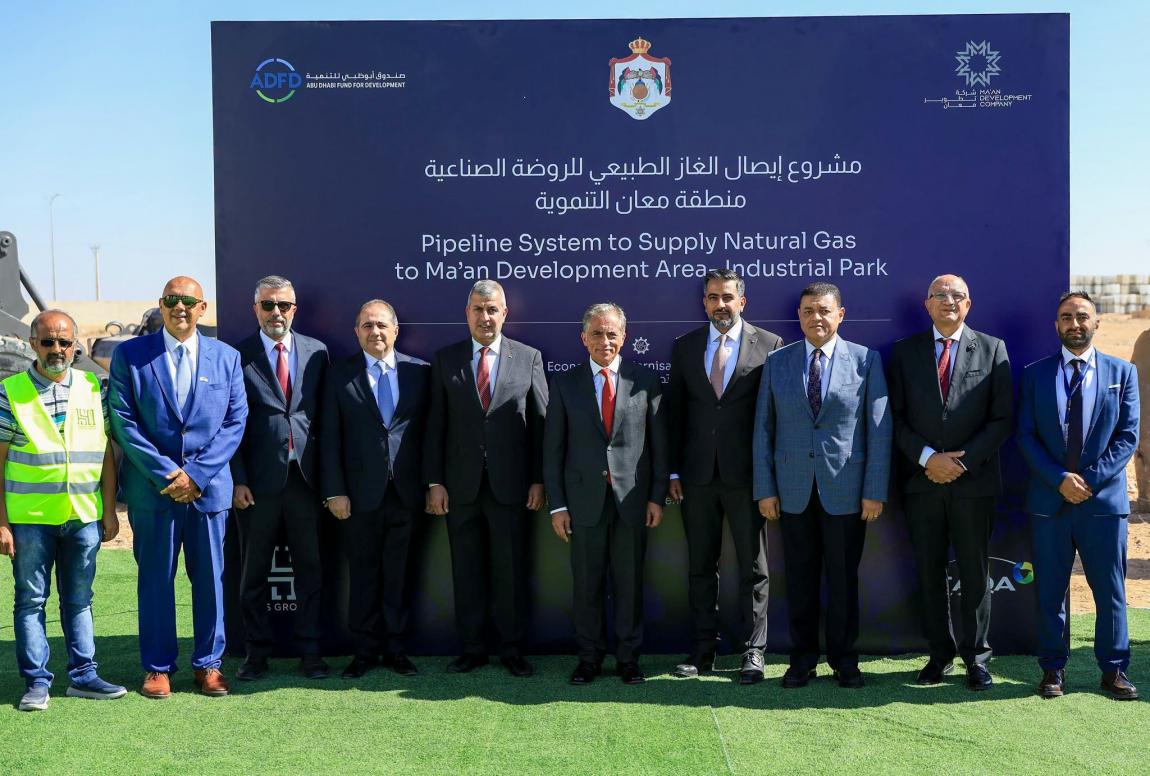 رئيس الوزراء يضع حجر الأساس لمشروع إيصال الغاز الطبيعي لمدينة الروضة الصناعية