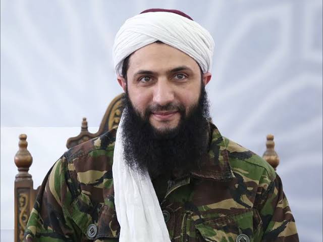 بعد تناوله الخلفية الفكرية للشرع.. هجوم واسع من أوساط سلفية على مفتي سوريا