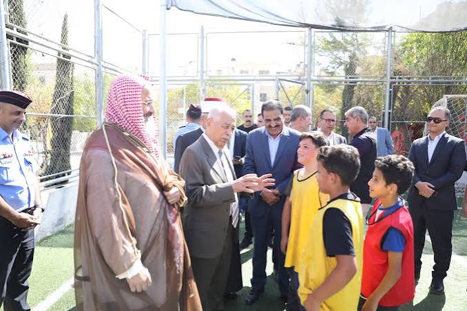 رئيس الديوان الملكي يتفقد مشاريع مبادرات ملكية في الزرقاء ويزور مبنى النادي القوقازي