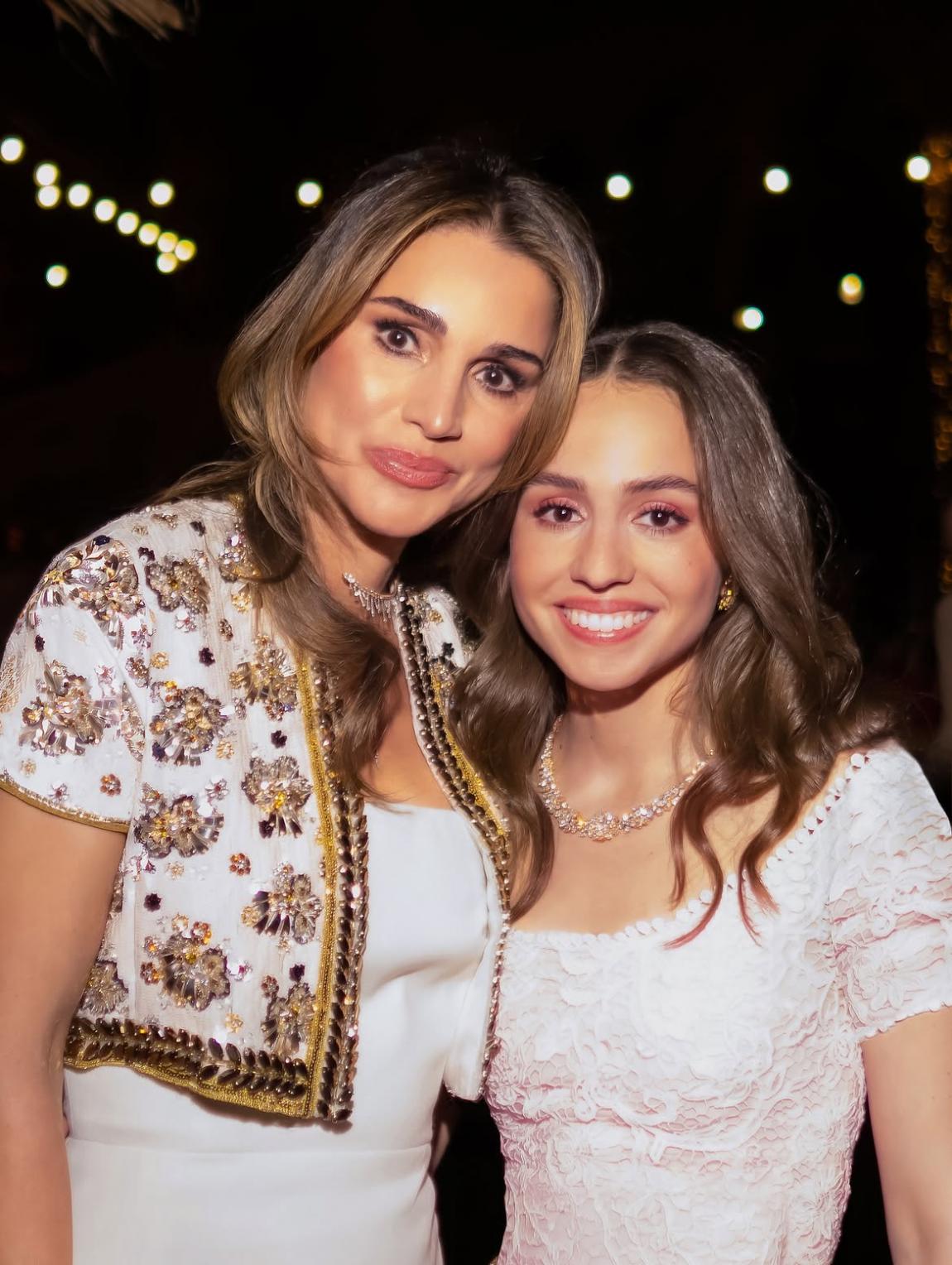 الملكة للأميرة إيمان: ريحانة الدار كل عام وأنت أحلى أم وأحن بنت