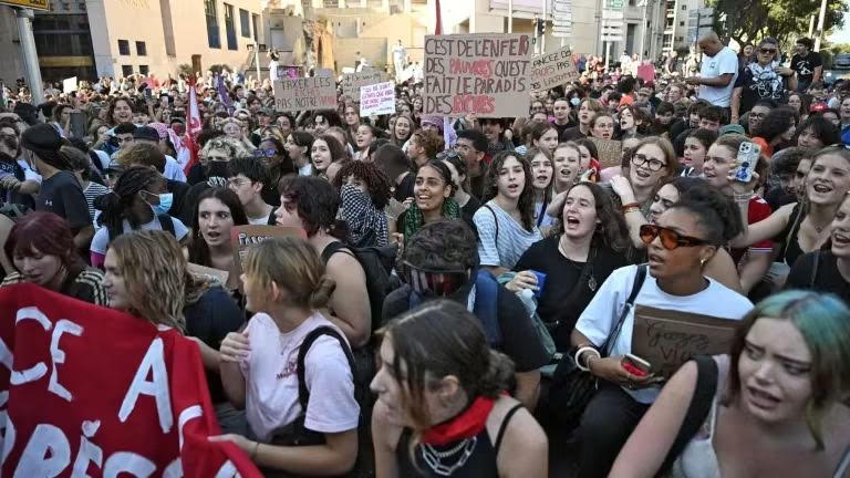سيناريو حركة 1968 يتكرر!.. هل ستعيد احتجاجات الطلاب للفرنسيين حقوقهم وتغير وجه بلادهم؟