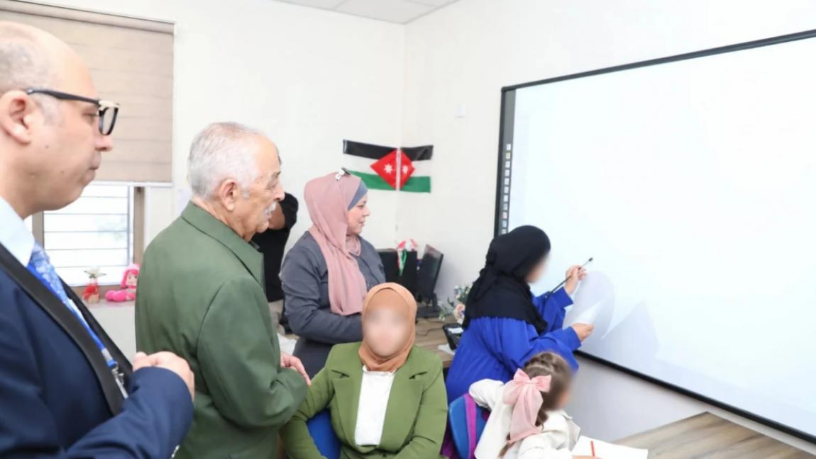 رئيس الديوان الملكي يتفقد مبادرات ملكية في محافظة عجلون