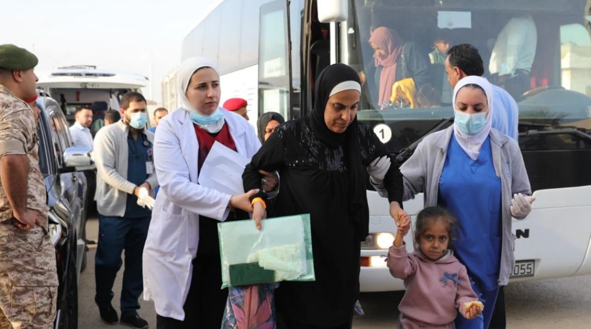 الجيش يجلي 20 طفلًا غزيًا لاستكمال علاجهم في المستشفيات الأردنية