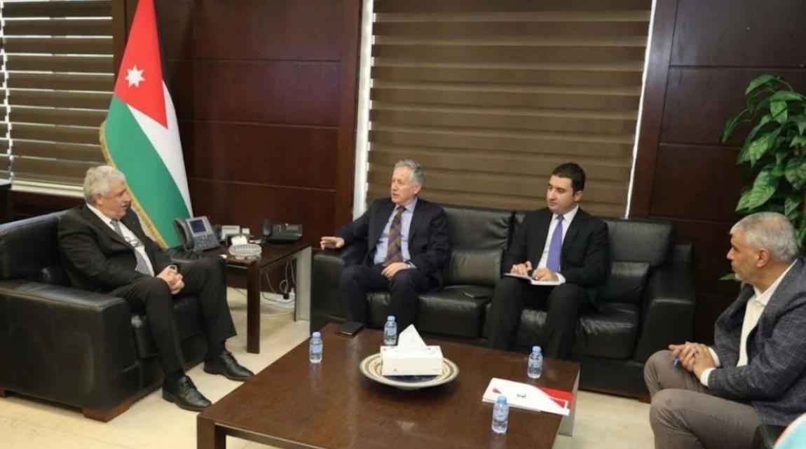 وزير النقل والعمل والسفير التركي يبحثان تعزيز التعاون المشترك