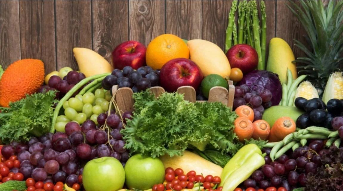 أسعار الخضار والفواكه في السوق المركزي السبت
