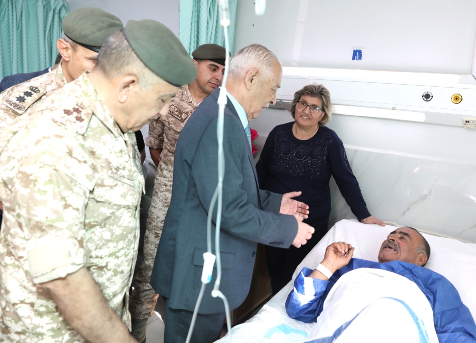 بتوجيهات ملكية .. رئيس الديوان الملكي يتابع  الأوضاع الصحية لمصابي الاعتداء الإرهابي بالكرك